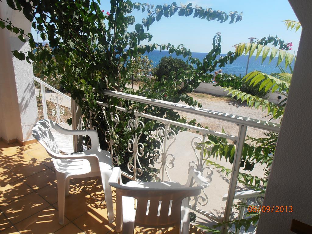 Iro Apartments Paralia Agias Foteinis Exteriör bild
