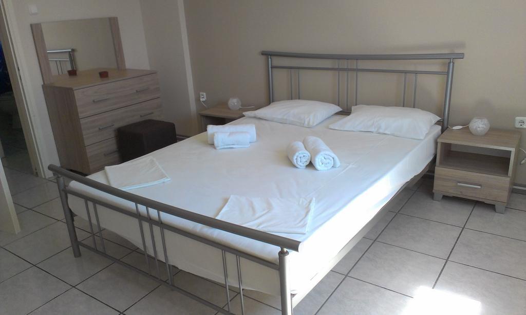 Iro Apartments Paralia Agias Foteinis Rum bild