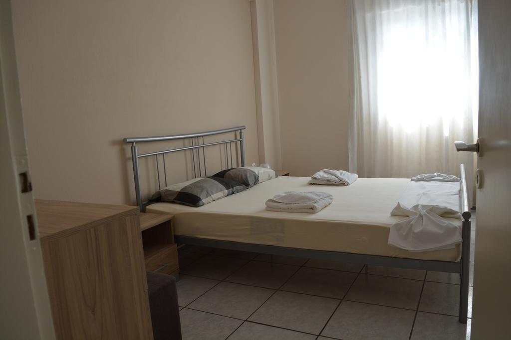 Iro Apartments Paralia Agias Foteinis Exteriör bild